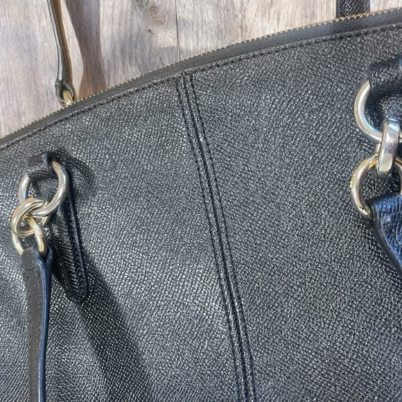 Black coach purse with hidden zip side pockets - Picture 14 of 14